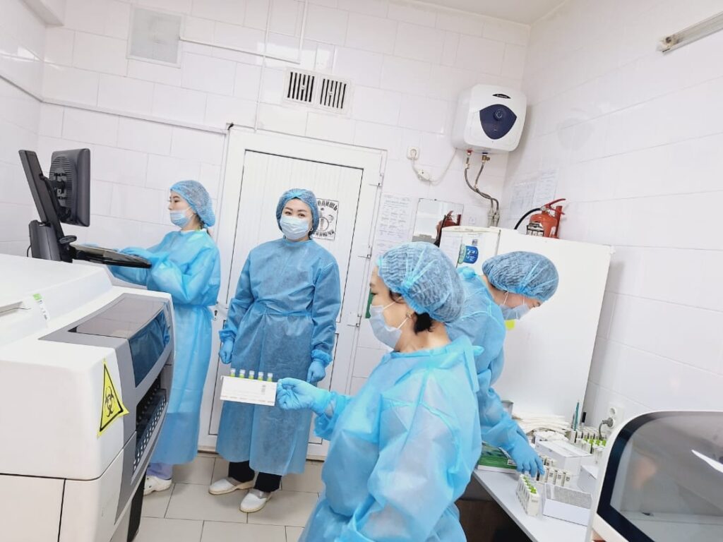 rac laboratory staff conducting screening tests (2)